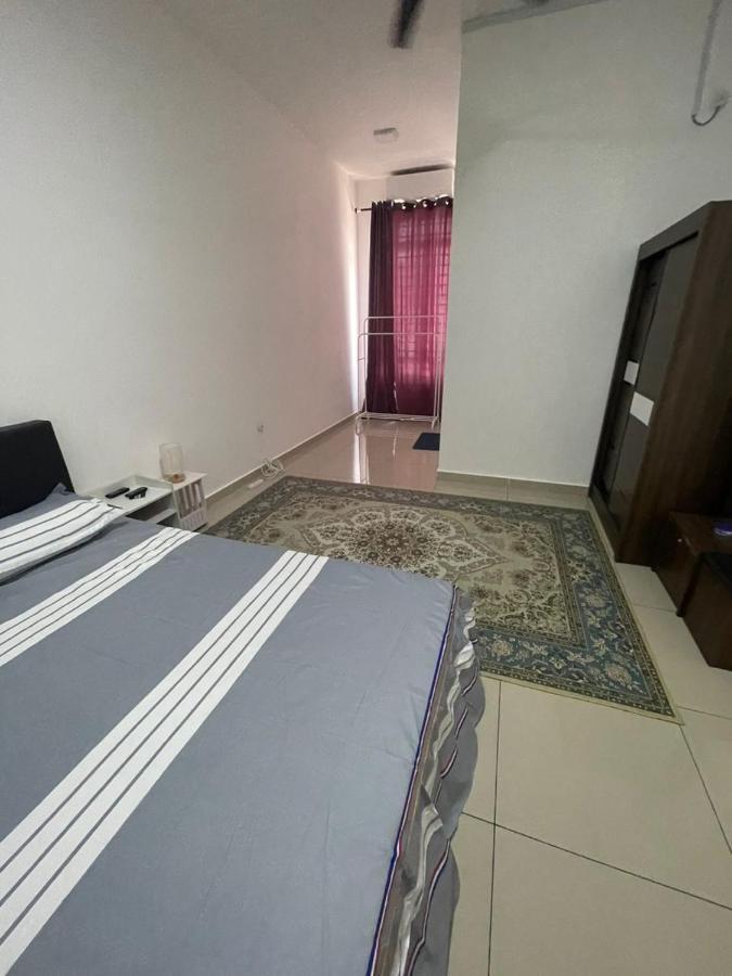 Safiyya Homestay Kluang Exterior foto