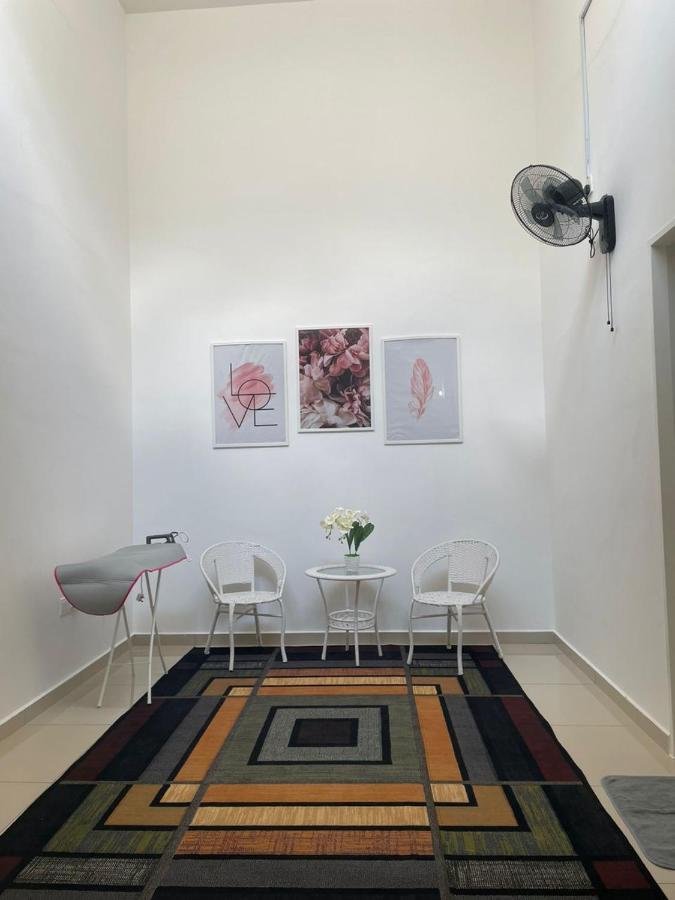 Safiyya Homestay Kluang Exterior foto